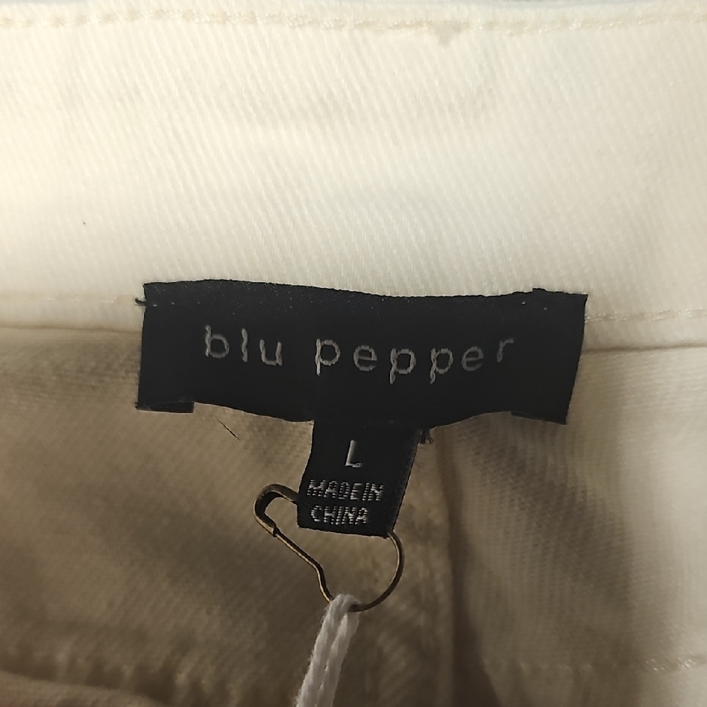 Blu Pepper Cream Skirt with Pockets - Picture 5 of 7